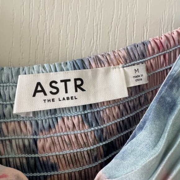 Astr the Label Maeve Pleated Floral Midi Dress: Size Medium - Picture 5 of 5